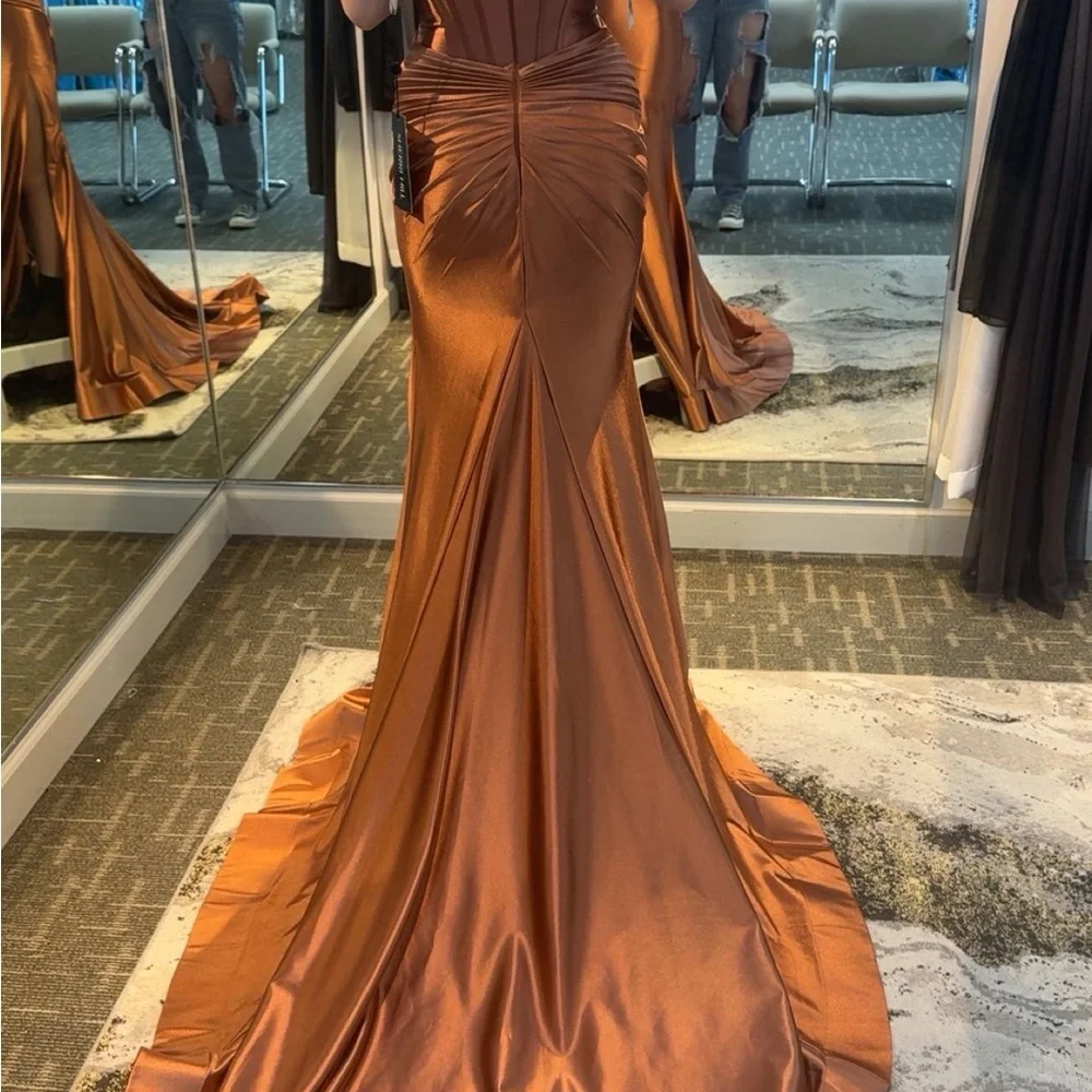 Sherri Hill Orange Ruched Sweetheart Bodycon Dress - Picture 4 of 4